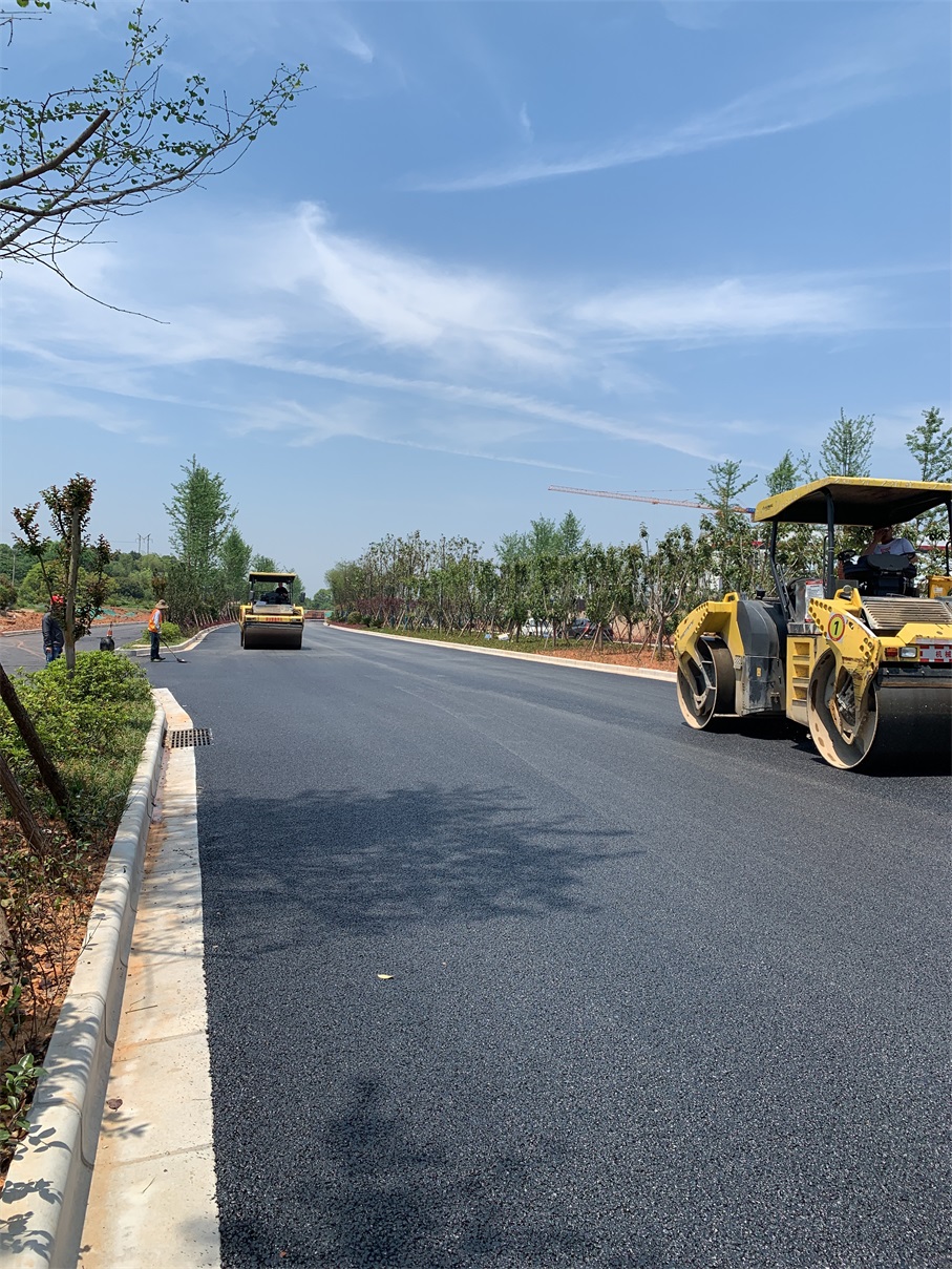 長沙太空金路橋材料有限公司,雙鋼輪壓路機(jī),福格勒瀝青攤鋪機(jī),AC系列,AF系列,SBS系列