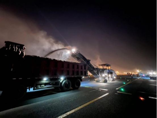 長(zhǎng)沙太空金路橋材料有限公司,雙鋼輪壓路機(jī),福格勒瀝青攤鋪機(jī),AC系列,AF系列,SBS系列